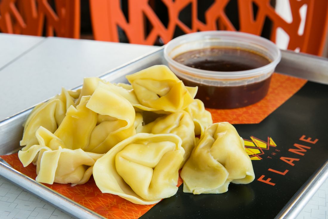 Fried wontons with sweet sauce